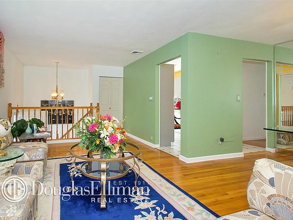 3rd image of 171 Crestwood Blvd