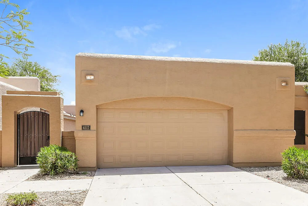 3 bed, 2.0 bath, 1487 sqft, $2,440 — Photo 3