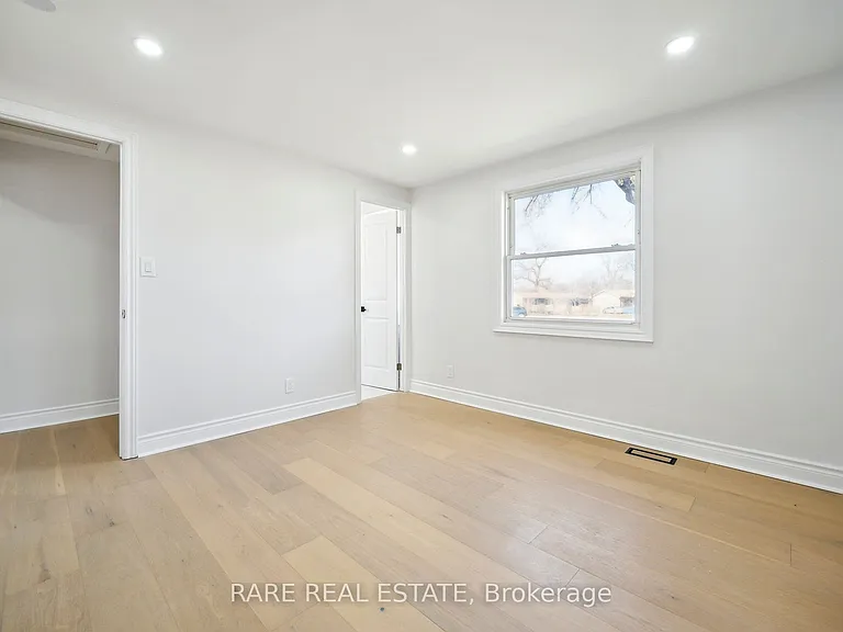 314 Laughton Cres — Photo 11