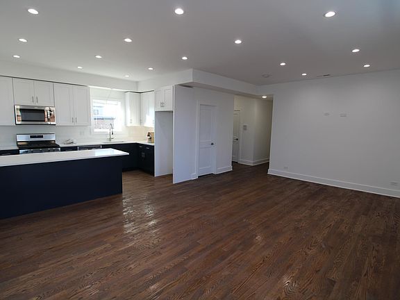 2nd image of 1440 N Milwaukee Ave #4