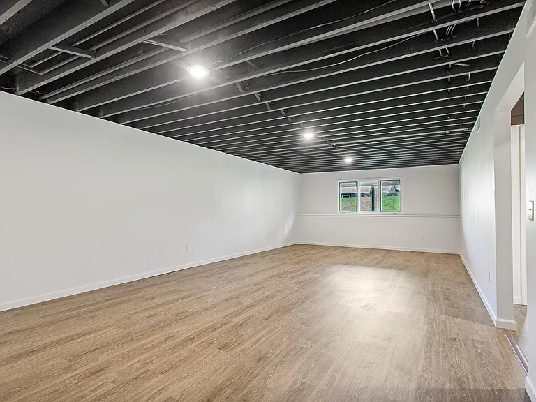 2215 Leonard St NE — Photo 15