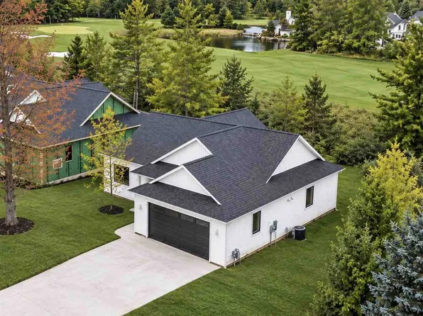 9471 Windeberry Dr, Charlevoix, MI 49720