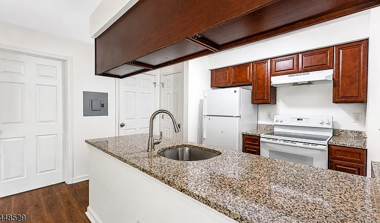 23 Norwich Pl — Photo 1