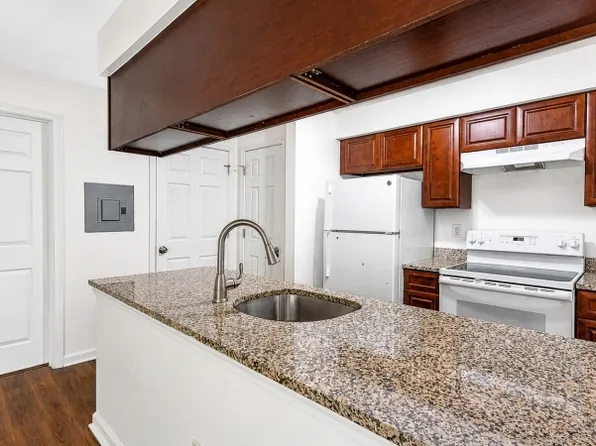 23 Norwich Pl, Somerset, NJ 08873