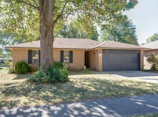 1032 W Cherokee St, Springfield, MO 65807