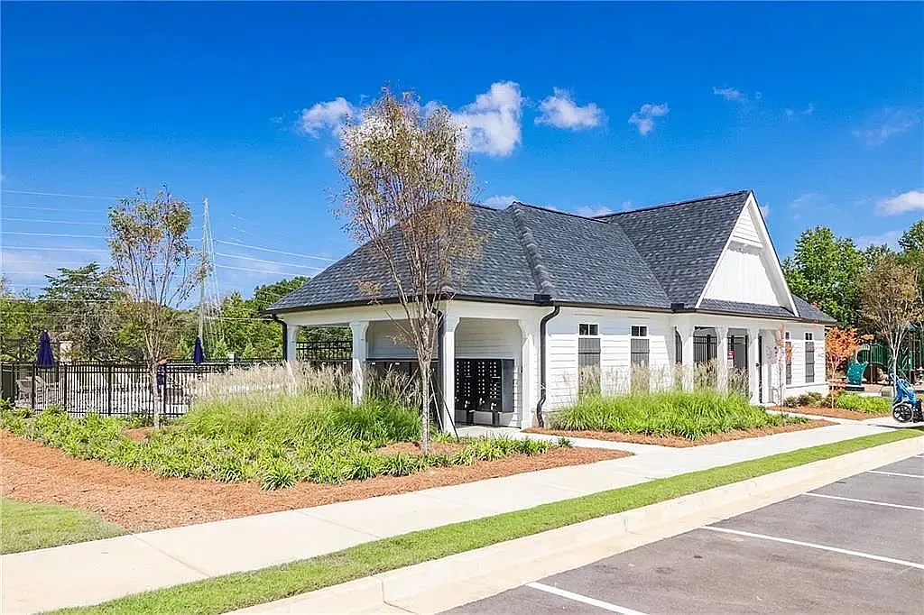 3 bed, 2.5 bath, 1850 sqft, $1,999 — Photo 2