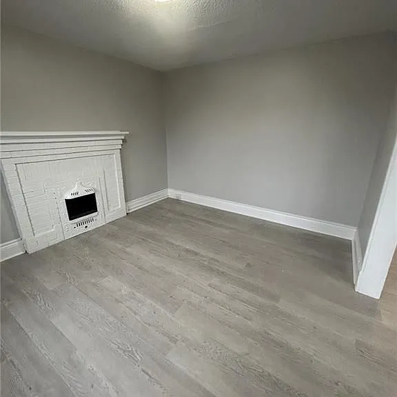 983 Main St E #6 — Photo 4