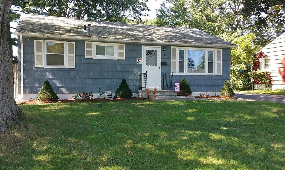 2nd image of 604 McAlpine St