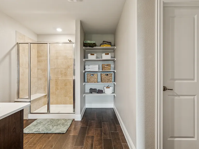 4018 Woodford Dr — Photo 17