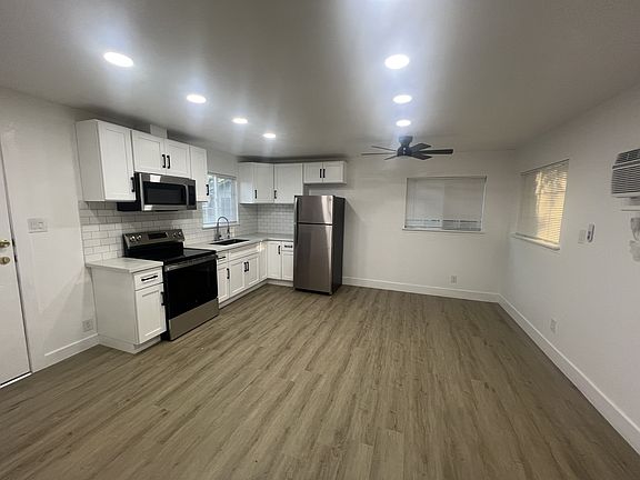 3rd image of 548 Las Palmas Ave #B