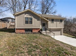 9202 NW 59th Ter, Parkville, MO 64152