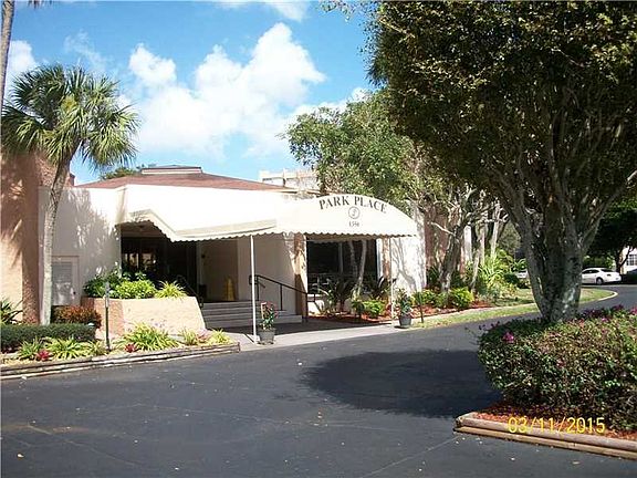 2nd image of 1100 Saint Charles Pl APT 604