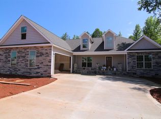 194 Roundstone Dr, Inman, SC 29349