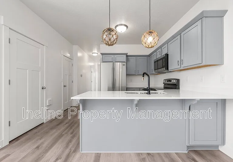 547 N 360 W — Photo 5