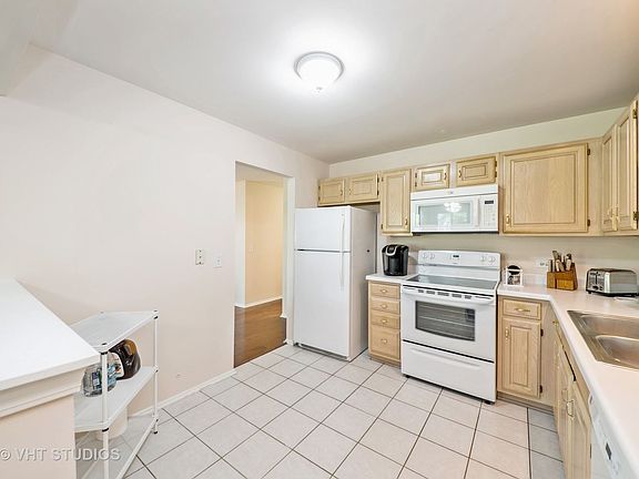 2nd image of 32 Ashburn Ct