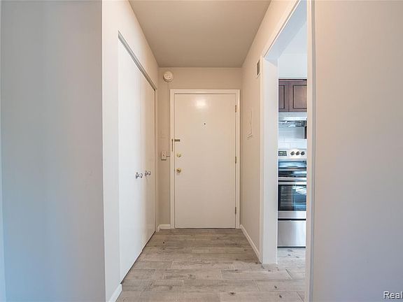 4th image of 25885 Jefferson Ave #4
