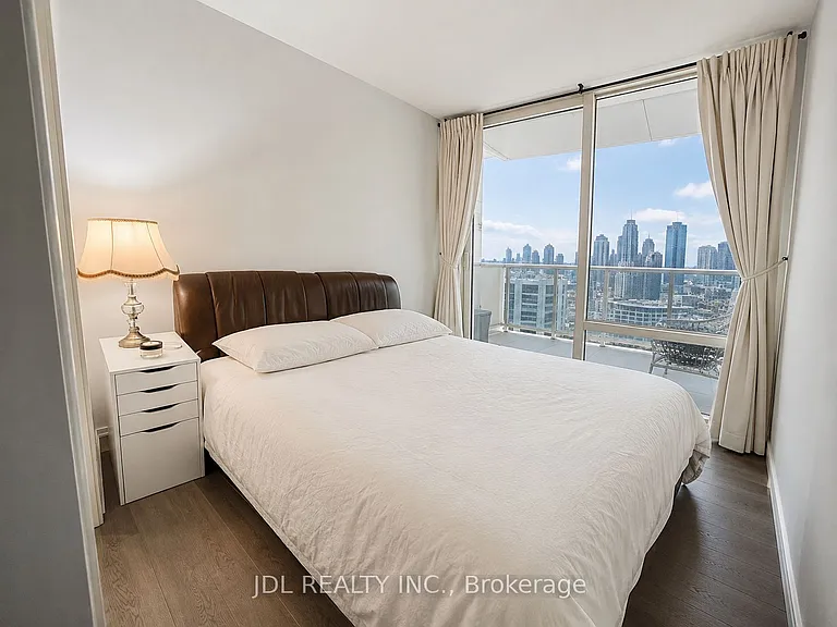 1 Bloor St E #3804 — Photo 4