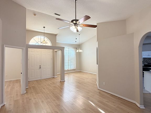 3rd image of 10 Westfield Ln