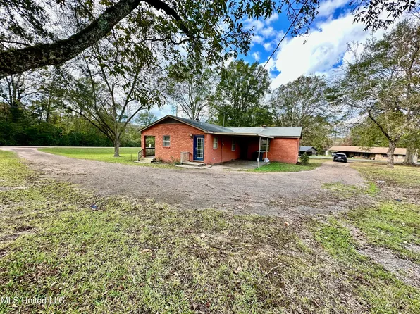 1402 S Fir Ave, Collins, MS 39428