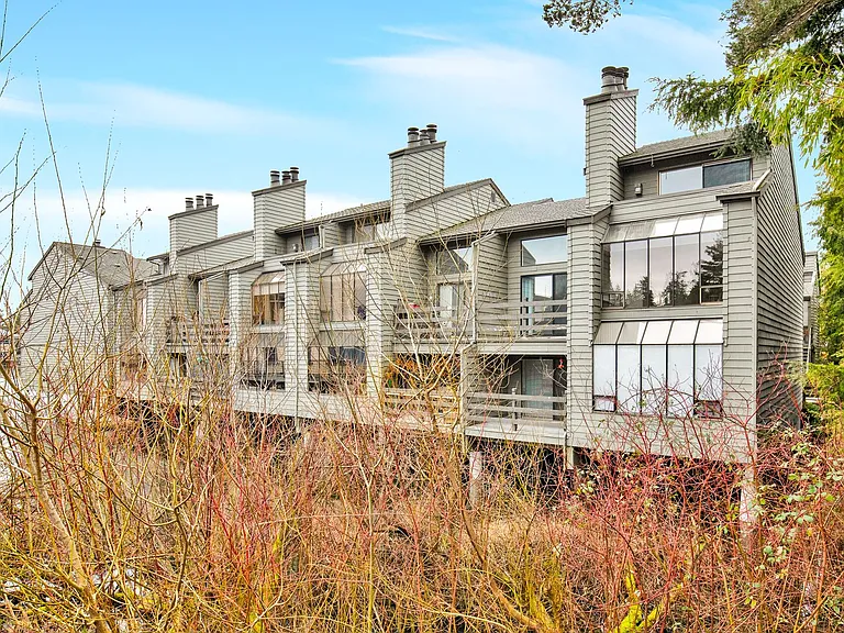 4 Lake Bellevue Dr #201 — Photo 13