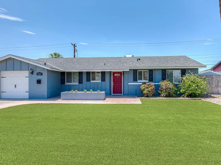 8031 E Oak St — Photo 2