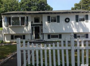 391 43rd St, Copiague, NY 11726