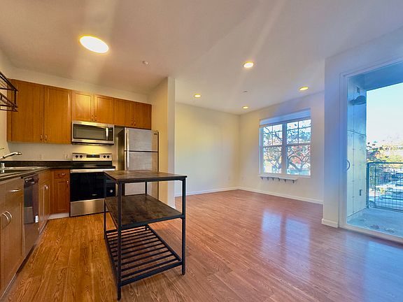 5th image of 1121 40th St APT 1204