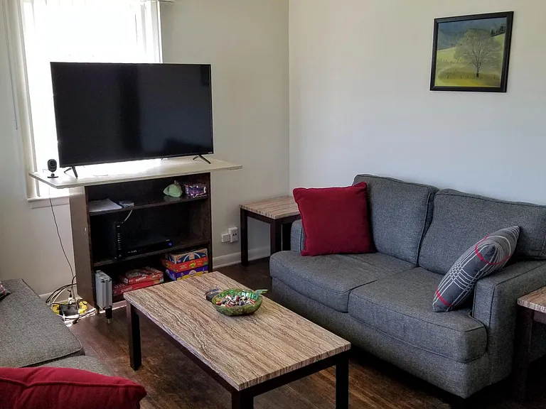 1011 W Grove Ave — Photo 2