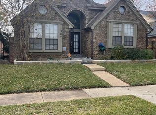 304 Cimarron Trl, Irving, TX 75063