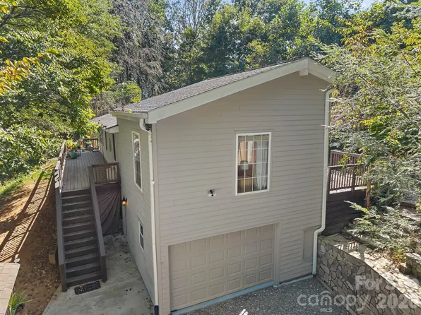 20 Sharpes Cove Rd, Leicester, NC 28748