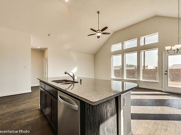 5th image of 366 Gleneagles Dr