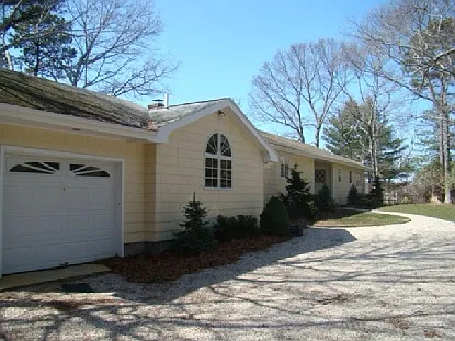 Waterfront Cottage in Southampton With Dock — Photo 3