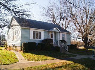 820 Cherry St, Hopedale, IL 61747