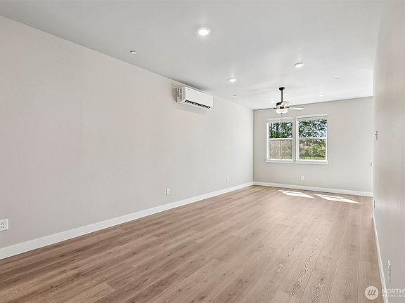3rd image of 8927 172nd Street NE