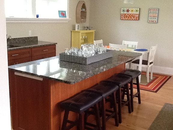 Granite counter top/cherry cabinets
