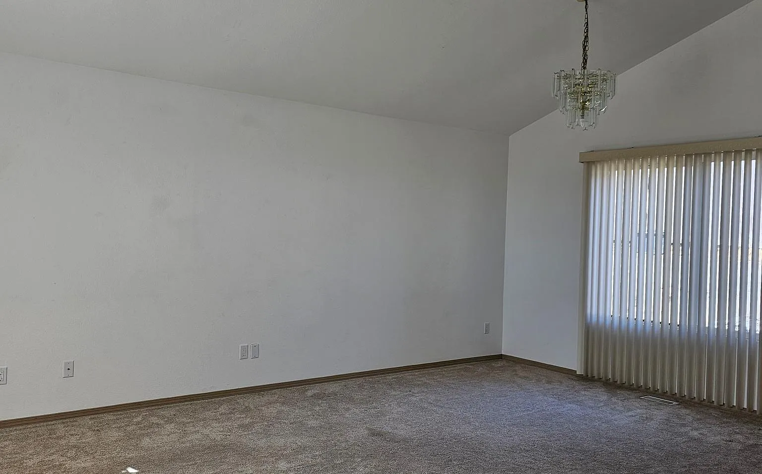 3 bed, 2.5 bath, 1520 sqft, $3,600 — Photo 2