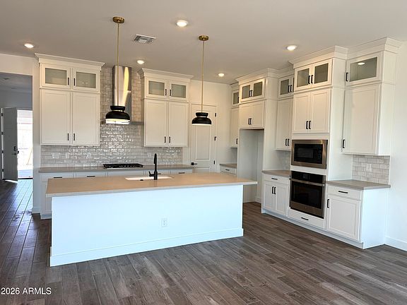 2nd image of 783 W Longwood Drive