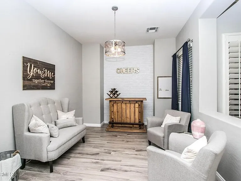 2560 E Wisteria Dr — Photo 9