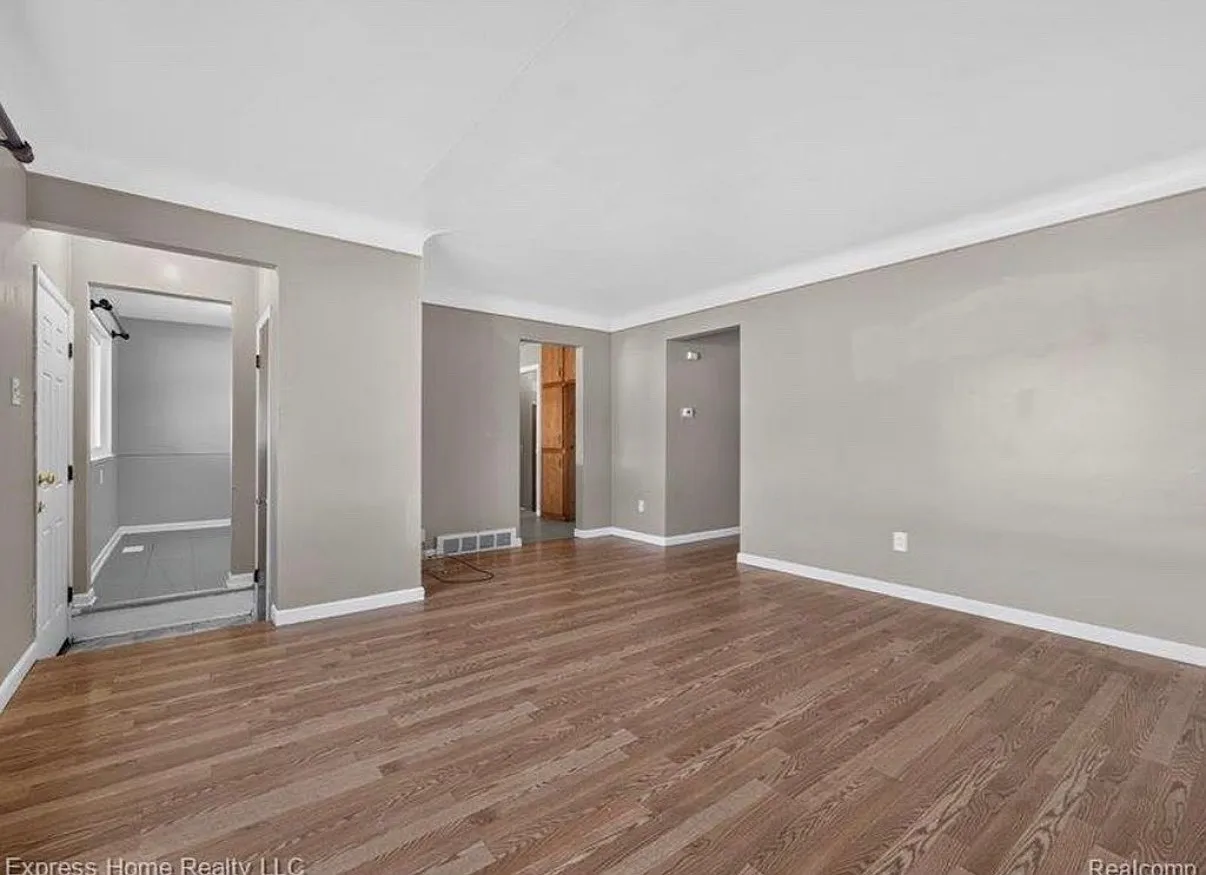3 bed, 2225 sqft, $2,000 — Photo 4