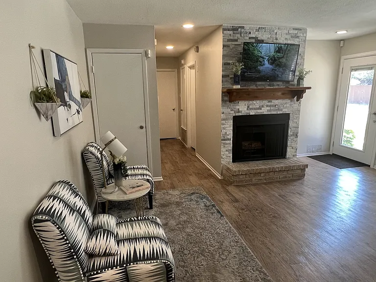The Camaron Townhomes & Flats — Photo 12