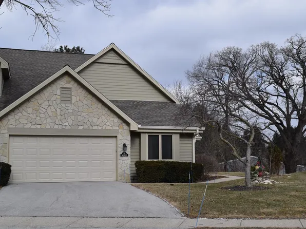 N22 W24122 Cloister CIRCLE #5 E, Pewaukee, WI 53072