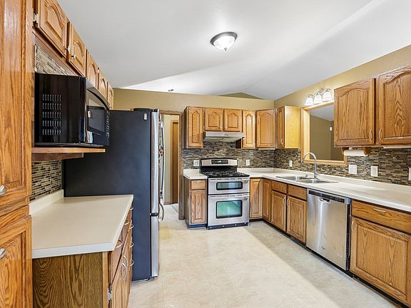 3rd image of 280 Kierstead Ln