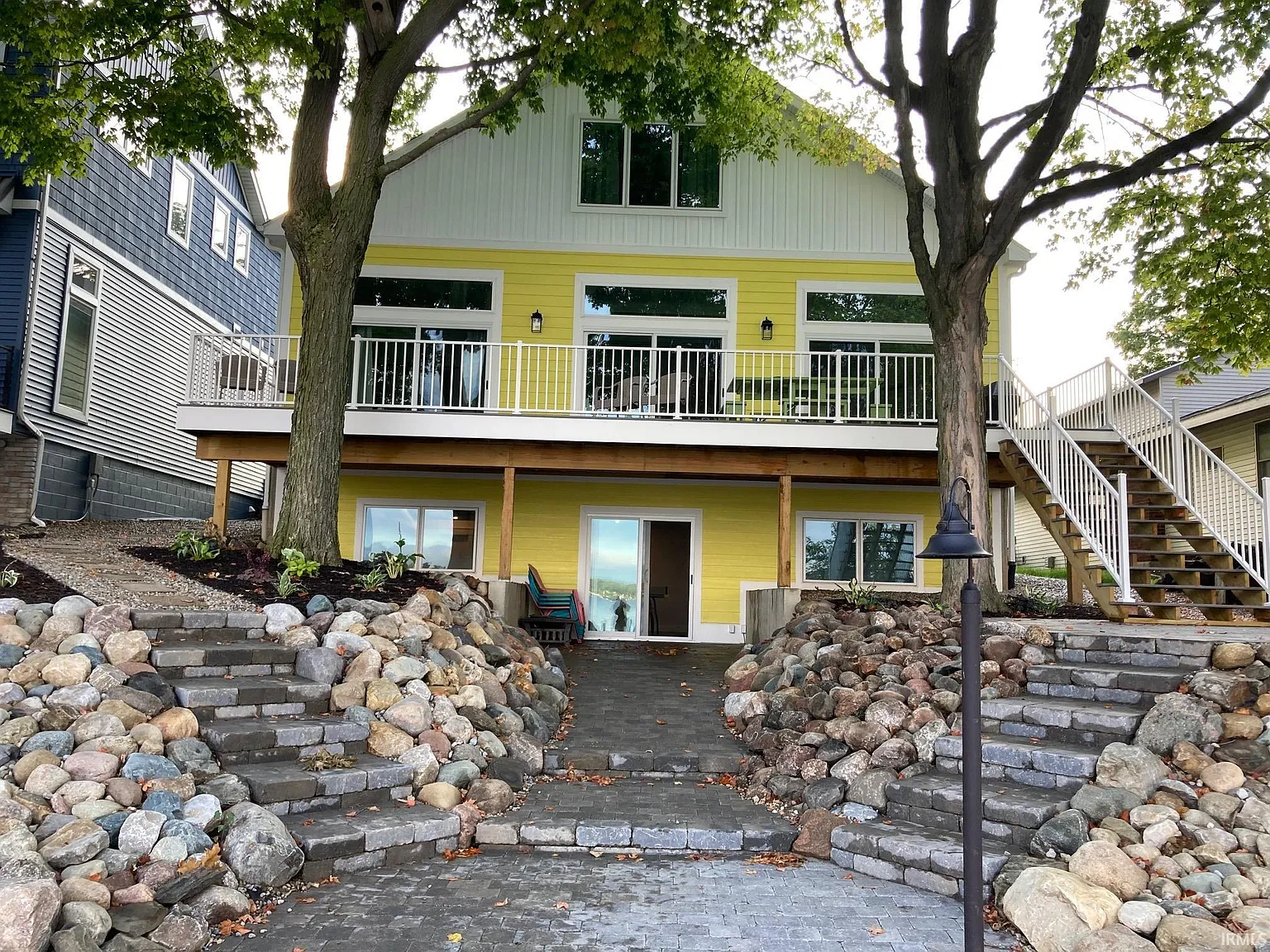3 bed, 3.0 bath, 2855 sqft, $2,200 — Photo 2