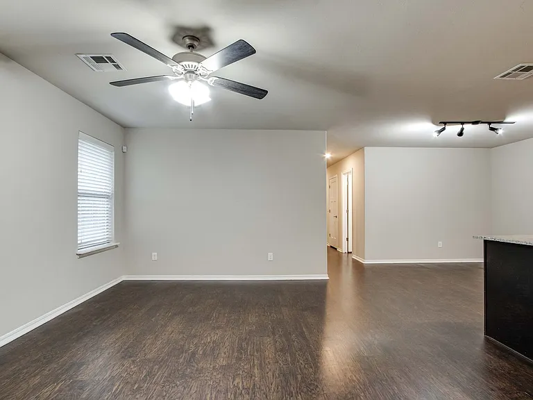 8815 SW 45th St — Photo 3