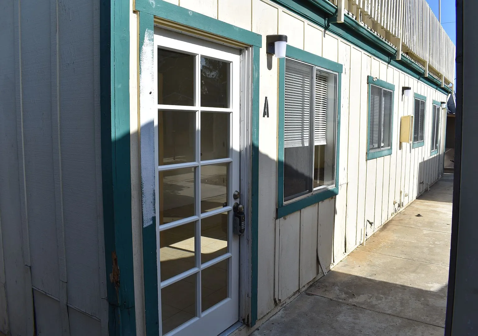 512-516 N Citrus Avenue — Photo 1
