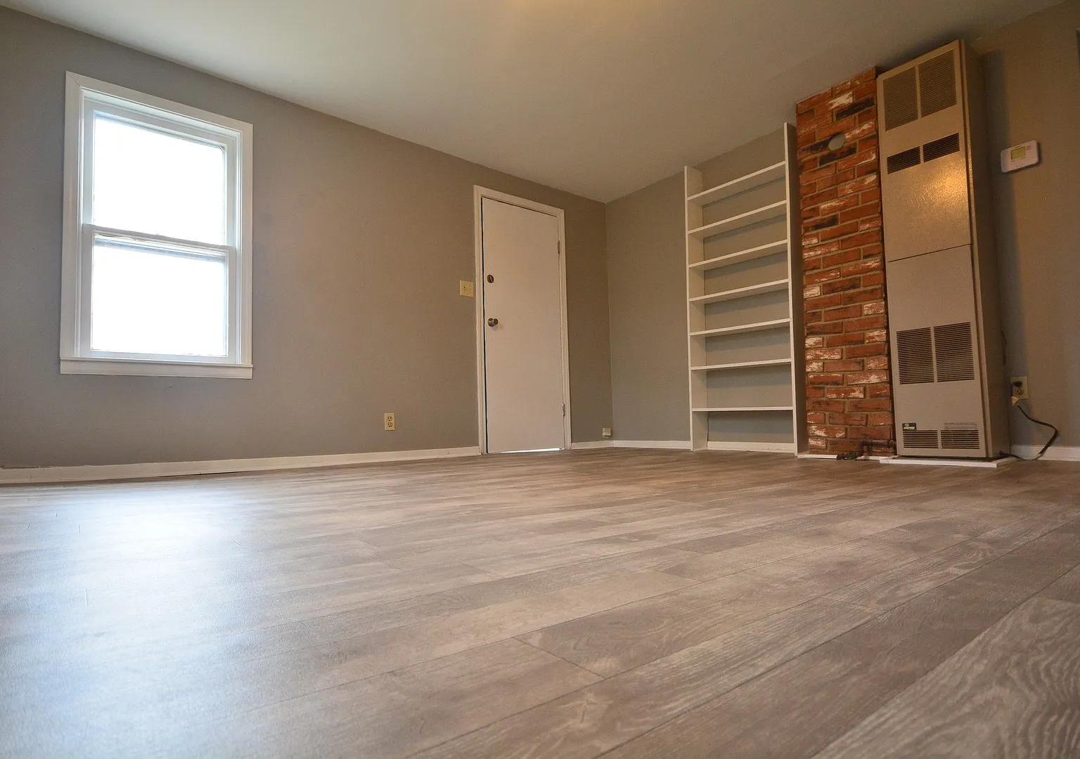 Available in JULY Adorable 2 bedroom 1 bath house — Photo 2