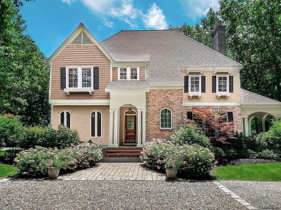 1st image of 8 Autumn Ln