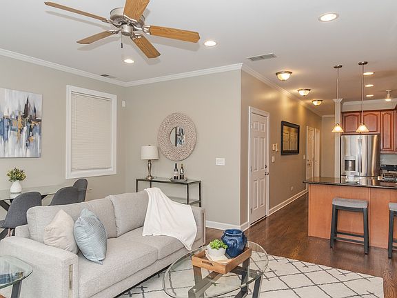 4th image of 2631 W Belmont Ave Unit 3