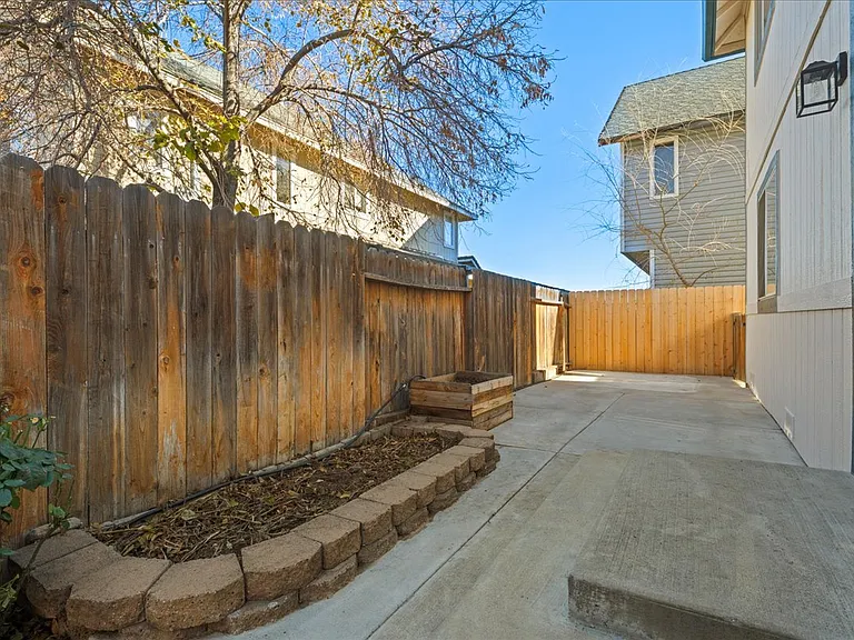 466 Len Cir — Photo 32