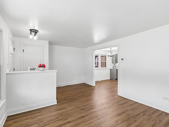 4th image of 1020 W 108th Pl